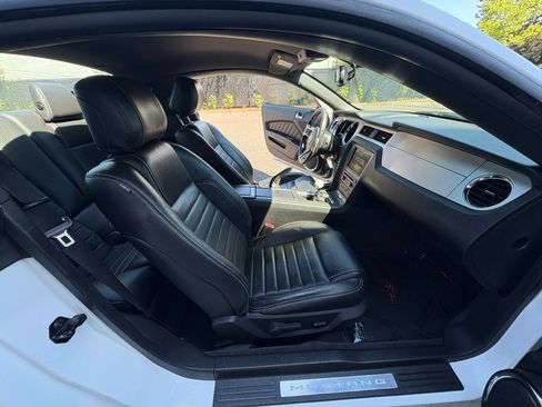 Used 2011 Ford Mustang GT Premium w/ Electronics Pkg RWD image 20