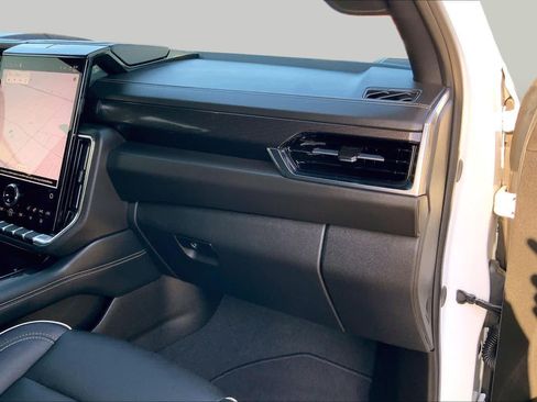 Used 2026 GMC Yukon Elevation w/ Elevation Premium Package RWD image 14
