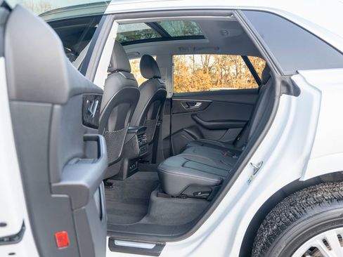 Used 2022 Audi Q8 Premium w/ Convenience Package image 31