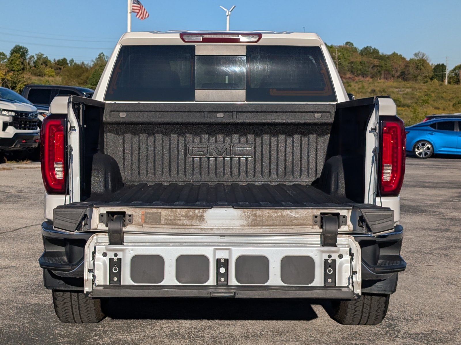 Used 2022 GMC Sierra 1500 SLT w/ SLT Premium Plus Package AWD/4WD image 21