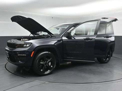 Used 2023 Jeep Grand Cherokee Limited w/ Black Appearance Package AWD/4WD image 56