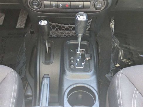 Used 2017 Jeep Wrangler Unlimited Sahara AWD/4WD image 17