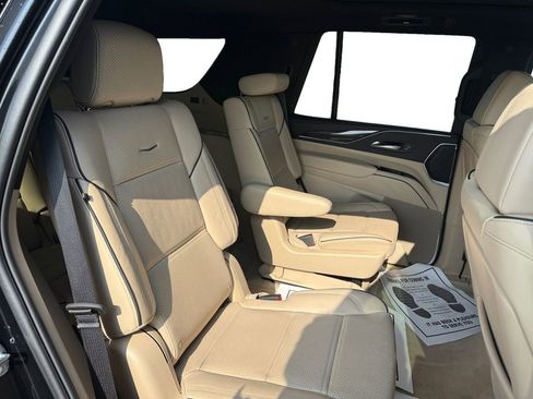 Certified 2024 Cadillac Escalade Premium Luxury image 18