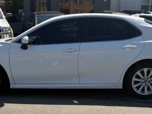 Used 2019 Toyota Camry LE FWD image 17