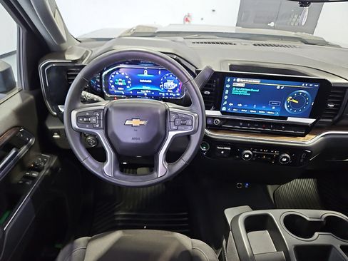 Used 2025 Chevrolet Silverado 2500 LT w/ Convenience Package AWD/4WD image 8
