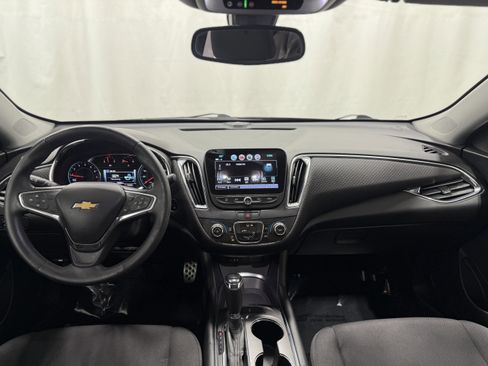 Used 2017 Chevrolet Malibu LT image 15