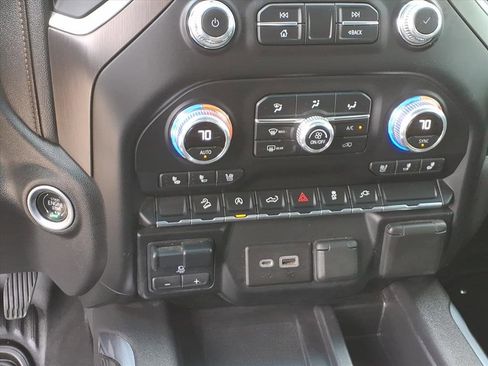 Used 2021 GMC Sierra 1500 AT4 w/ AT4 Preferred Package image 18