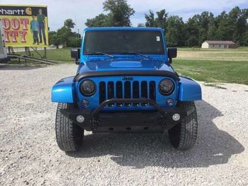 Used 2014 Jeep Wrangler Unlimited Sahara AWD/4WD image 9