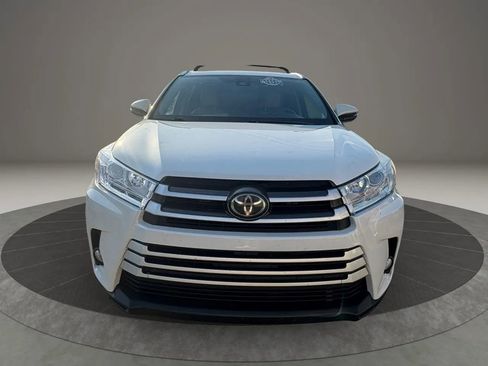 Used 2018 Toyota Highlander XLE image 3