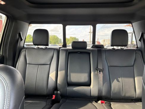 Used 2022 Ford F250 Lariat w/ Black Appearance Package image 15