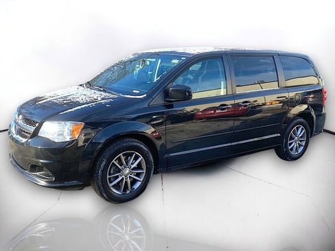 Used 2016 Dodge Grand Caravan SE image 2