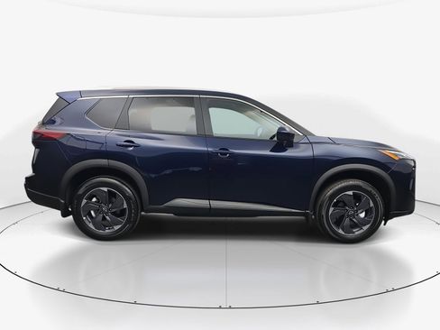 Used 2026 Nissan Rogue SV w/ SV Premium Package image 8