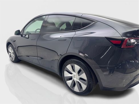 Used 2024 Tesla Model Y Long Range image 14