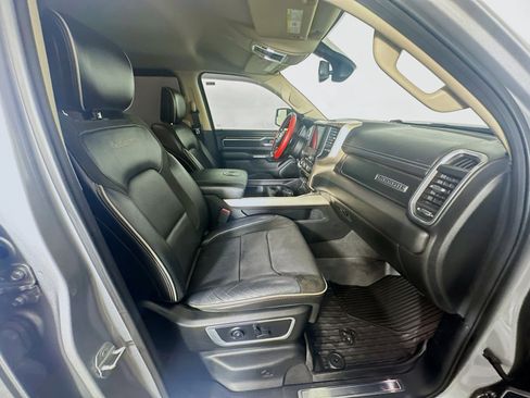 Used 2019 RAM 1500 Laramie RWD image 32