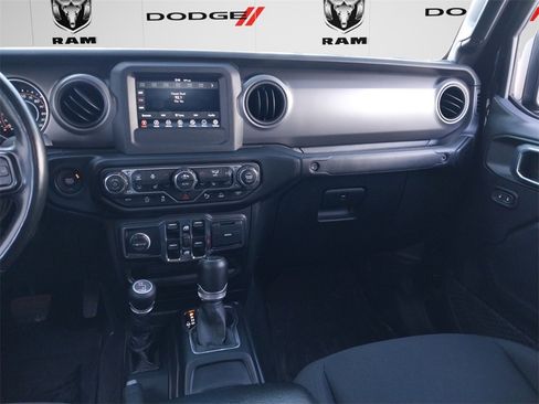 Used 2021 Jeep Gladiator Willys image 9