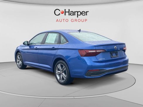 Used 2024 Volkswagen Jetta SE FWD image 5