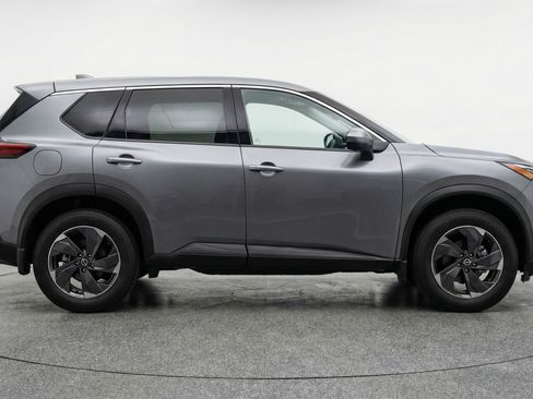 Used 2025 Nissan Rogue SV image 11