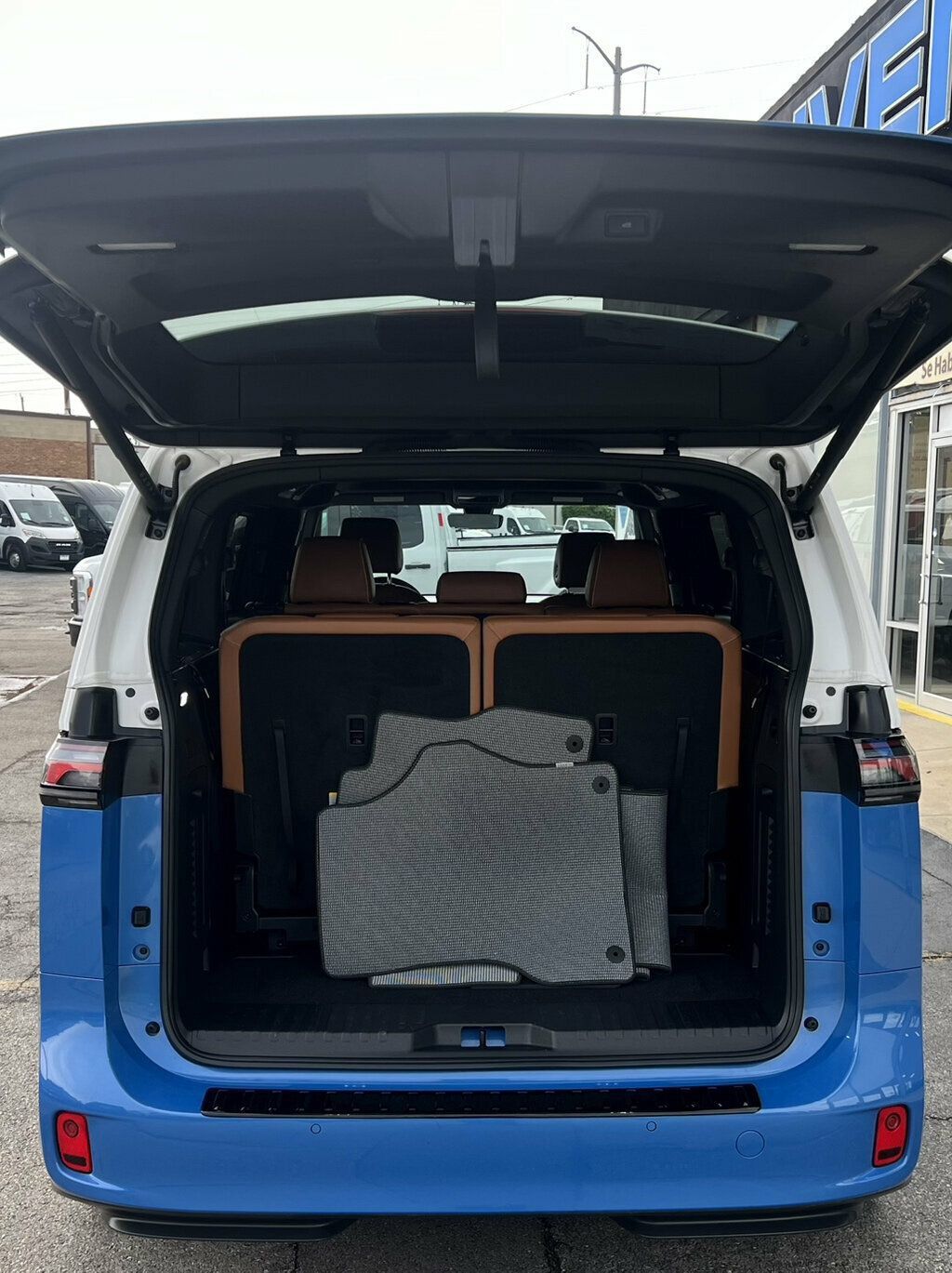 Used 2025 Volkswagen ID. Buzz Pro S RWD image 9