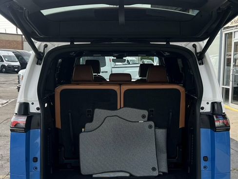 Used 2025 Volkswagen ID. Buzz Pro S RWD image 9