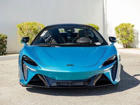 Used 2025 McLaren Artura Spider image 4