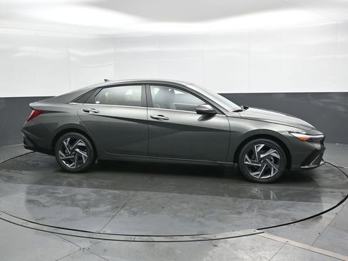 New 2026 Hyundai Elantra Limited w/ Cargo Package FWD image 4