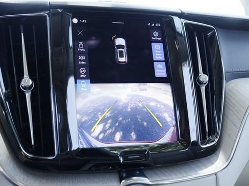 Used 2022 Volvo XC60 B5 Inscription w/ Advanced Package FWD image 18