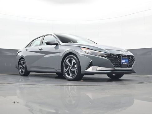 Certified 2021 Hyundai Elantra Limited FWD image 37