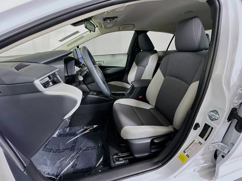 Used 2025 Toyota Corolla LE image 12