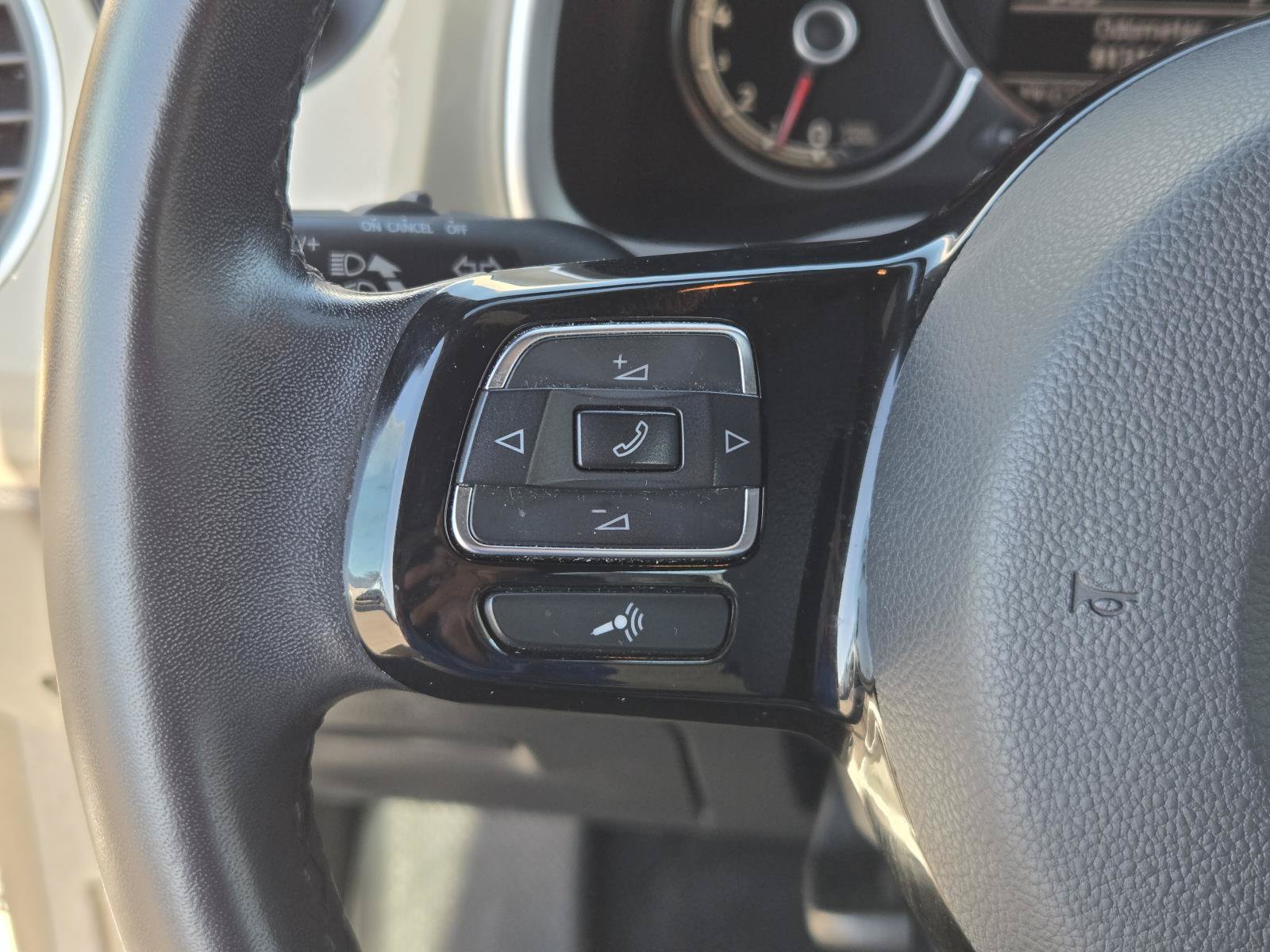 Used 2019 Volkswagen Beetle 2.0T SE FWD image 18