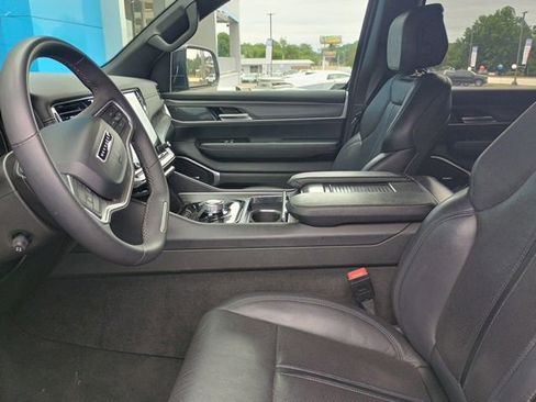 Used 2024 Jeep Wagoneer L Series II RWD image 9