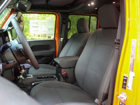 New 2025 Jeep Gladiator Sport image 16