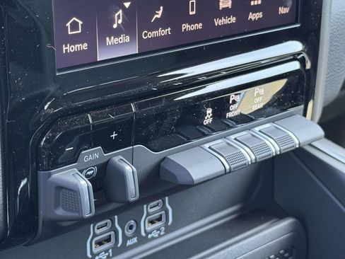 New 2026 RAM 1500 4x4 Crew Cab image 21