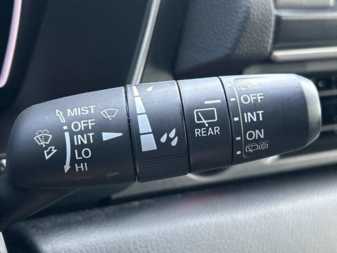 Used 2025 Honda Pilot Sport image 33