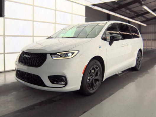 Used 2023 Chrysler Pacifica Limited w/ S Appearance Package FWD image 3