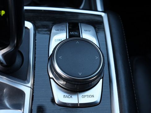 Used 2016 BMW 750i xDrive image 34