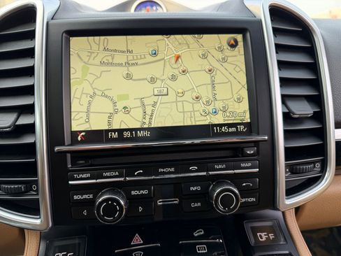 Used 2016 Porsche Cayenne S image 28