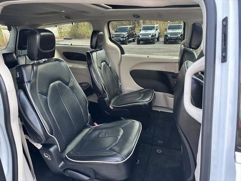 Certified 2023 Chrysler Pacifica Limited FWD image 31