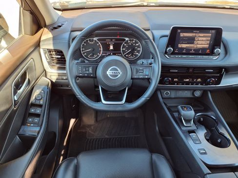 Used 2021 Nissan Rogue SV w/ Premium Package image 13