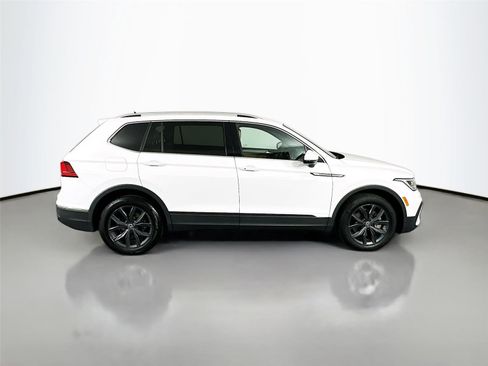 Used 2022 Volkswagen Tiguan SE image 8