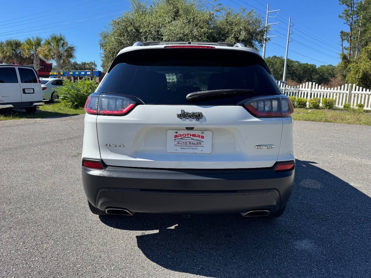 Used 2019 Jeep Cherokee Latitude Plus w/ Cold Weather Group AWD/4WD image 34