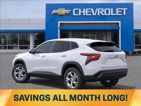 New 2026 Chevrolet Trax LS w/ LS Convenience Package FWD image 3