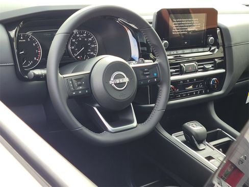 New 2025 Nissan Pathfinder SV w/ SV Premium Package image 4