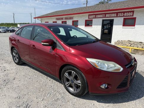 Used 2014 Ford Focus SE w/ SE Sport Package FWD image 1