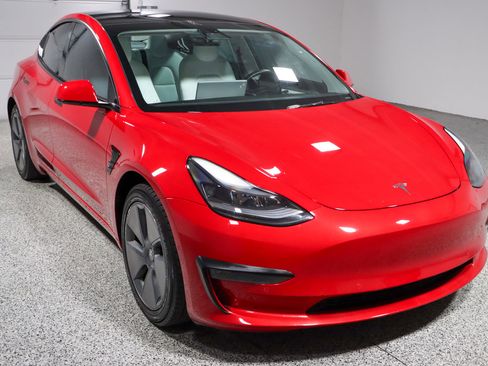 Used 2021 Tesla Model 3 Standard Range Plus image 5