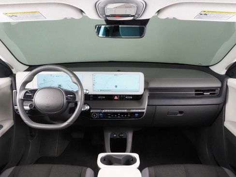 Used 2024 Hyundai Ioniq 5 SEL image 3