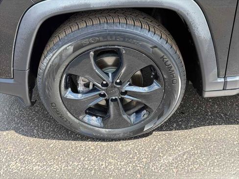 Certified 2021 Jeep Compass Latitude w/ Sun and Sound Group FWD image 10