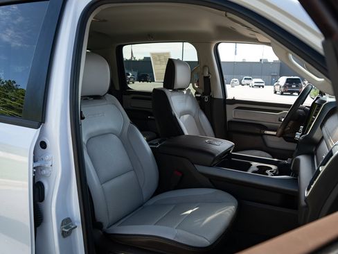 Used 2025 RAM 1500 Laramie AWD/4WD image 22
