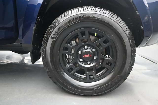 Used 2018 Toyota 4Runner TRD Off-Road AWD/4WD image 15