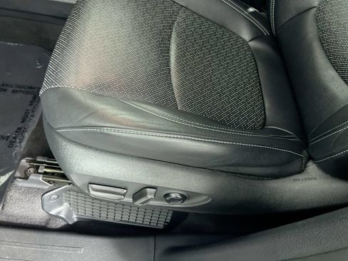 Used 2023 Toyota Sienna XSE FWD image 9