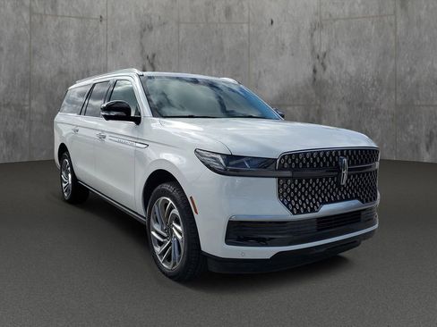 New 2025 Lincoln Navigator L Reserve AWD/4WD image 32